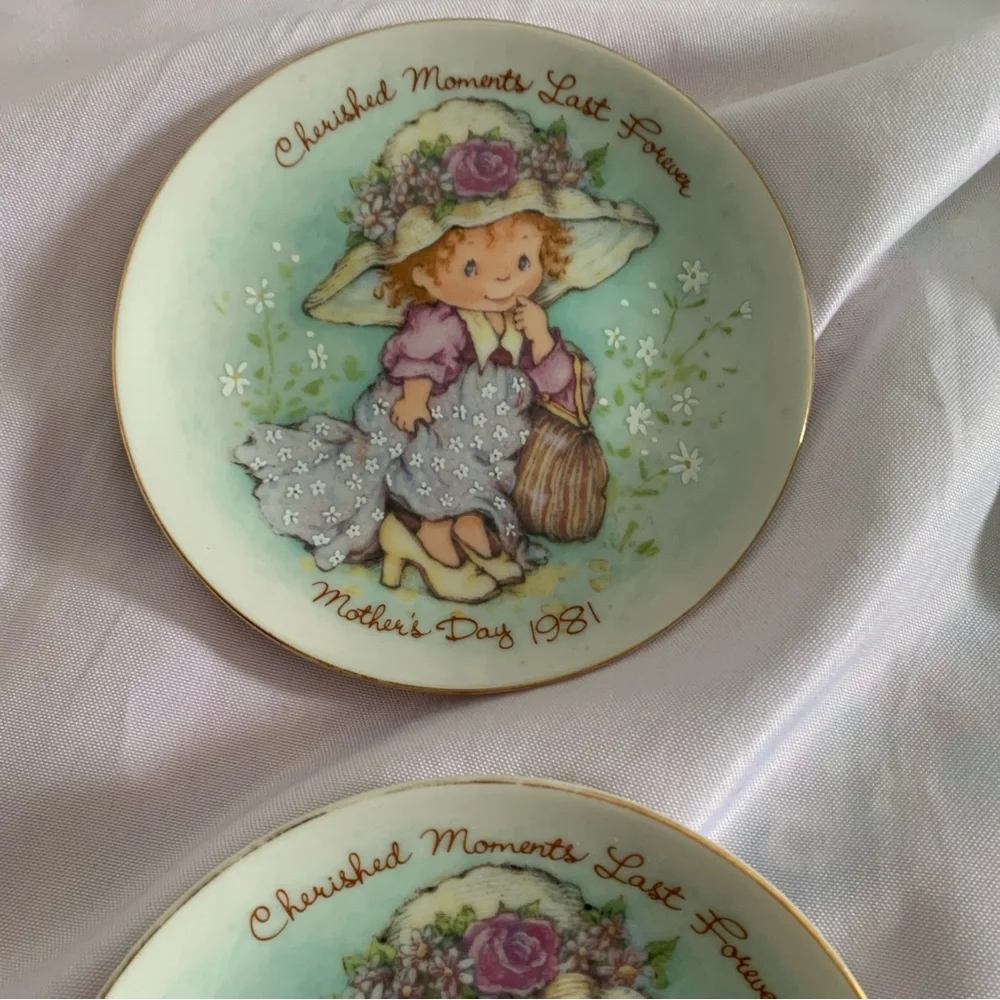 Avon Mother’s Day Collectible Porcelain Plates Set of 7 Children Illustrations